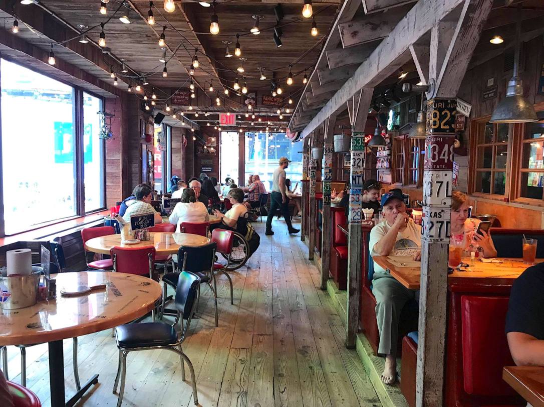 41737162_230636241140933_7553373170305073152_n